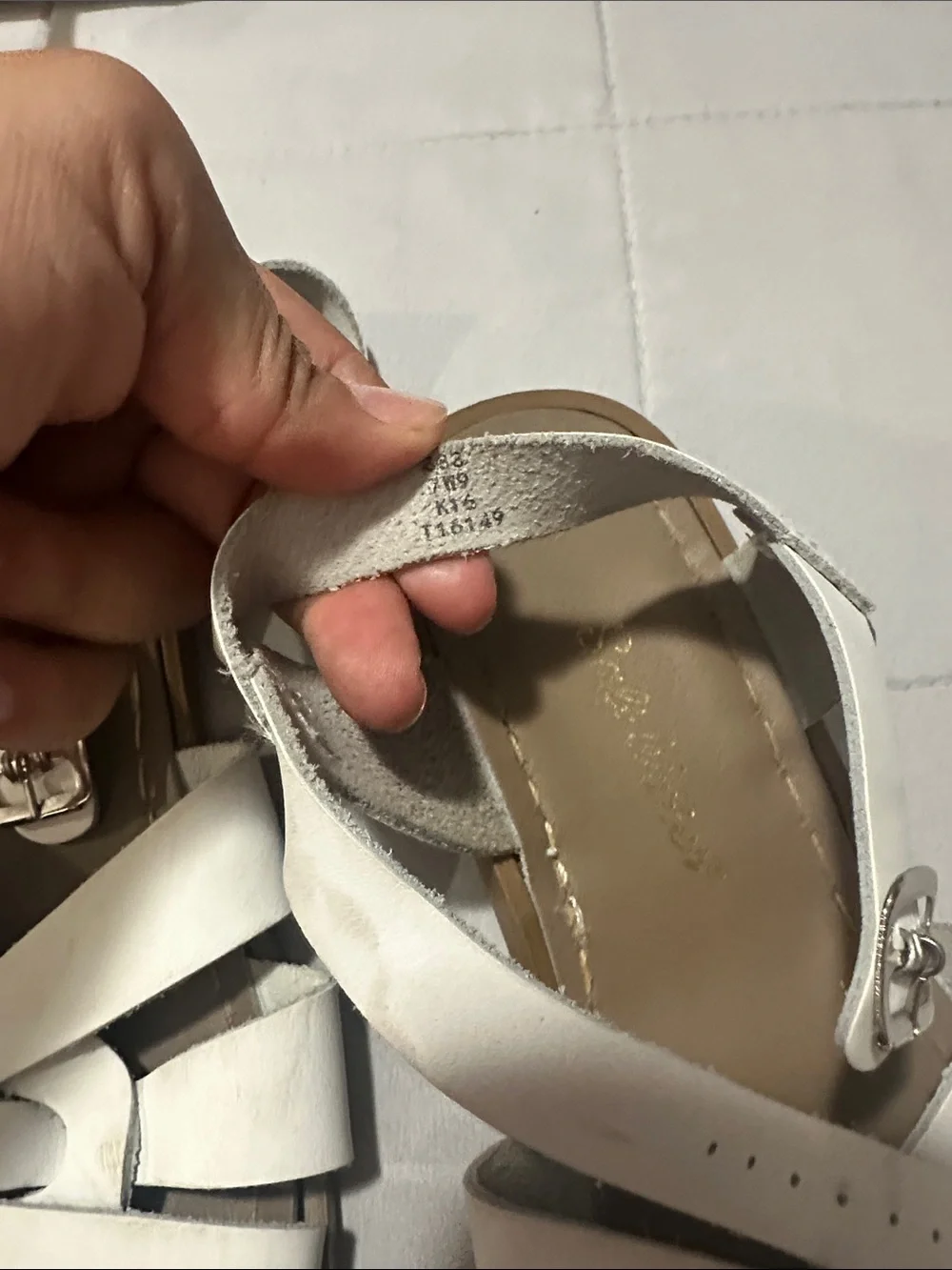 Women’s White Strappy Leather Sandals - Casual Summer Comfort